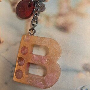 Xuxus Collection Handmade Resin Keychain – Letter “B” in Peachy Pink Sparkle wit